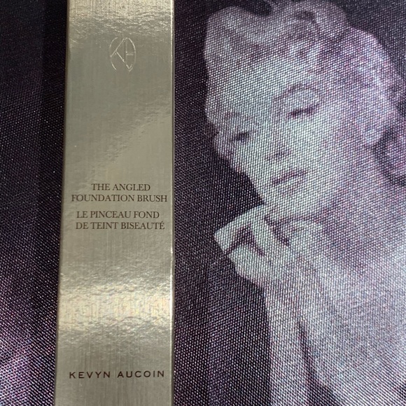 Kevyn Aucoin Angled Foundation Brush NIB N… - Picture 2 of 3